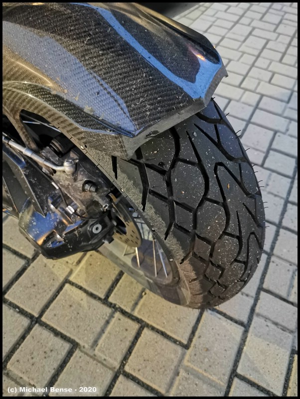 Dunlop Mutant nach Regenfahrt im Dunkeln