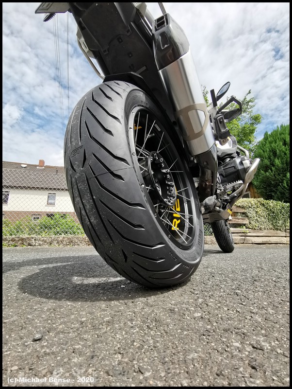 Pirelli Angel GT 2 auf R 1250 GSA - hinten - neu