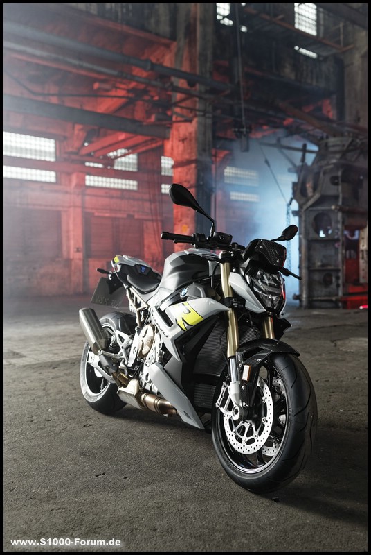 BMW S 1000 R- ab Modelljahr 2021 von schräg vorne