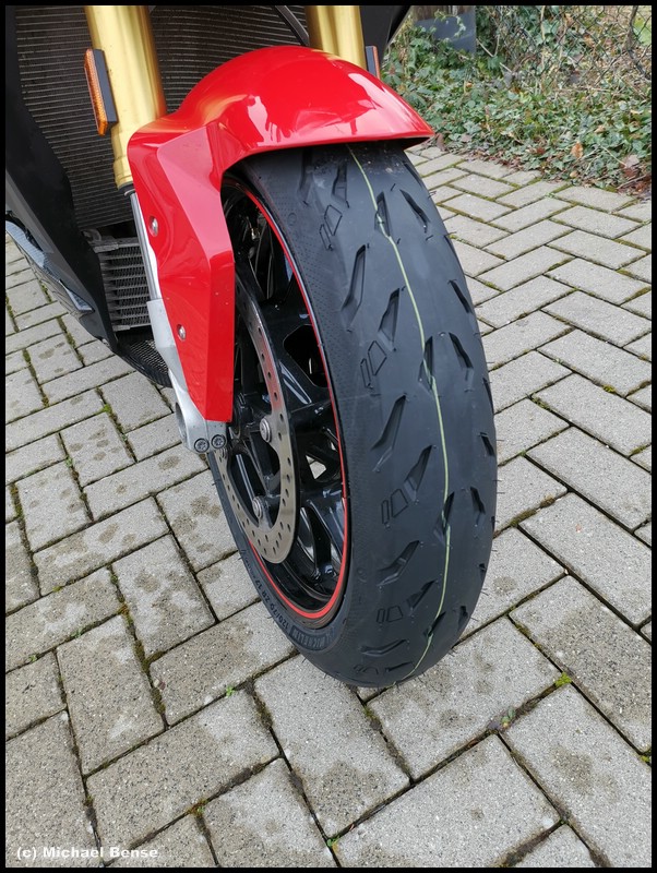 Michelin Power 5 auf BMW S 1000 R - vorne