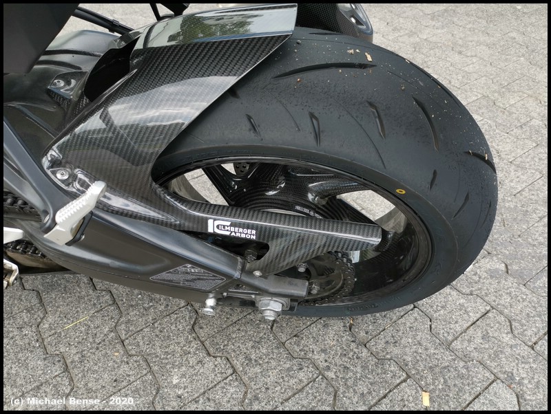 Dunlop Roadsport 2 auf S 1000 R - hinten - angefahren