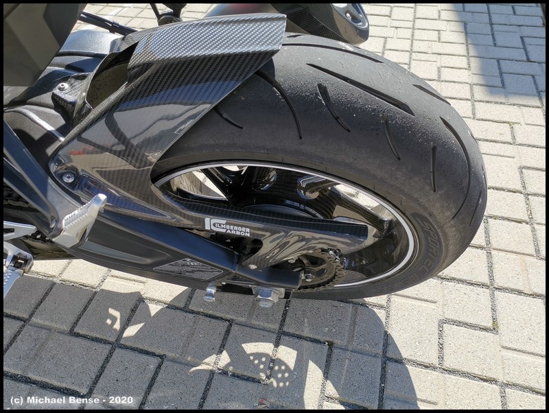 Hinterrad - S 1000 R - Thyssenkrupp Carbonrad - Metzeler M9 RR - angefahren