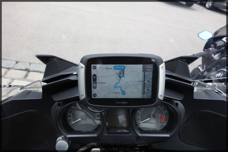 Wunderlich Navigationsadapter für Garmin und TomTom an BMW