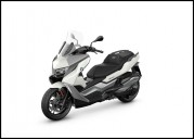 BMW_maxi_scooter_C400GT_2021_03.jpg