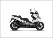 BMW_maxi_scooter_C400GT_2021_06.jpg