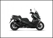 BMW_maxi_scooter_C400GT_2021_14.jpg