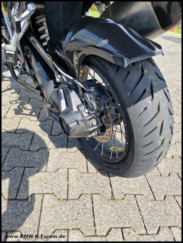 Bild - Conti Road Attack 4 auf R 1250 GSA - angefahren