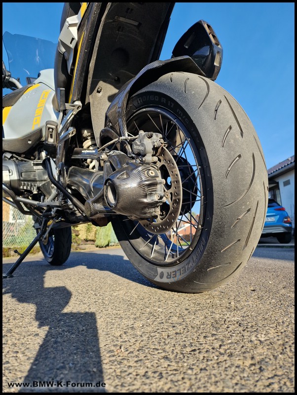 Metzeler M9 RR Auf R 1250 GSA angefahren