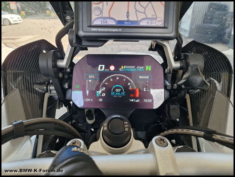 Bild vom Cockpit - Metzeler Roadtec 01 SE auf R 1250 GSA