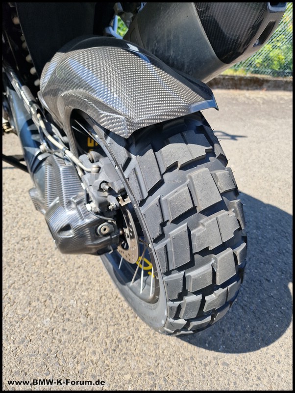 Dunlop Trailmax Raid auf R 1250 GSA - hinten - angefahren