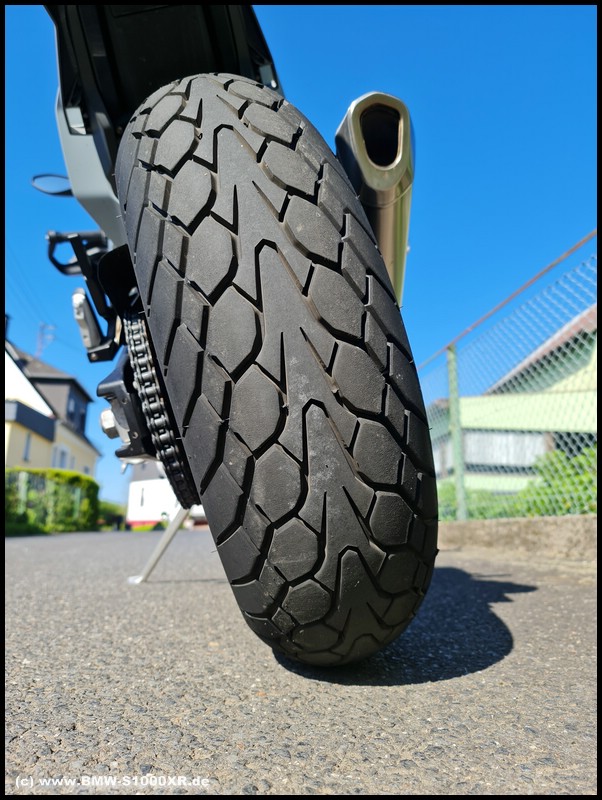 Dunlop Mutant auf BMW S 1000 XR - angefahren - Hinten