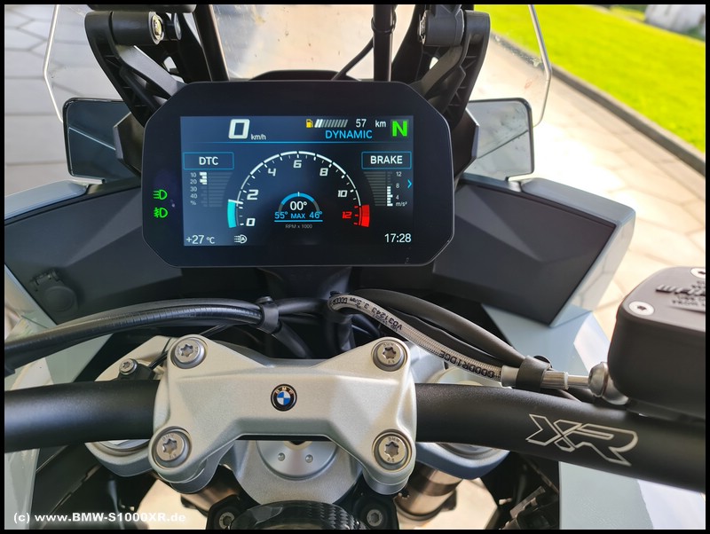 Sportcockpit der S 1000 XR - rund gefahren mit Michelin Power Cup 2