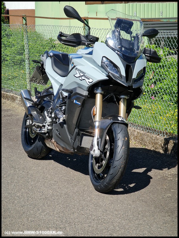 Mitas Sportforce+ EV auf S 1000 XR - von vorne