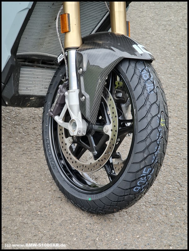 Dunlop Mutant auf BMW S 1000 XR - vorne neu