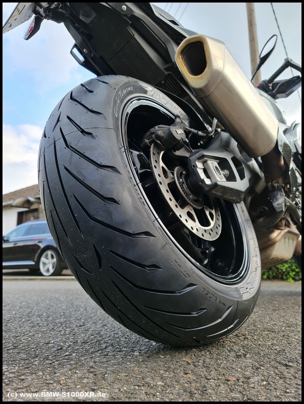 Pirelli Angel GT 2 auf S 1000 XR - Hinten