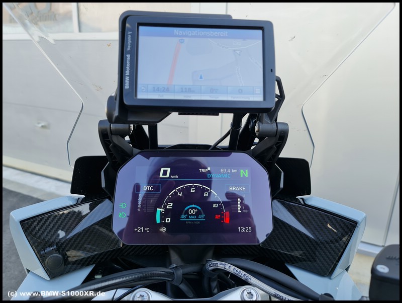 Cockpitbild zum Test - Bridgestone T 32 - GT auf S 1000 XR
