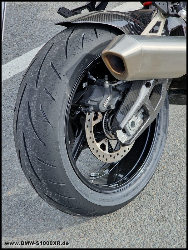 Bridgestone S 23 auf S 1000 XR - hinten angefahren